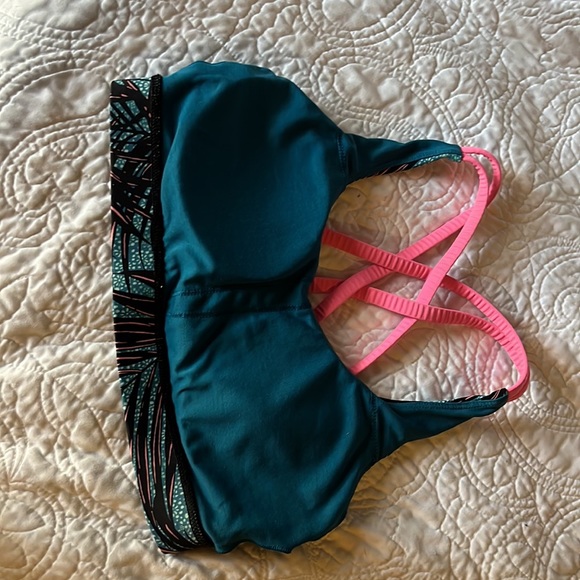 Lululemon Energy Sports Bra Blue and Pink Fern Print - Picture 4 of 6